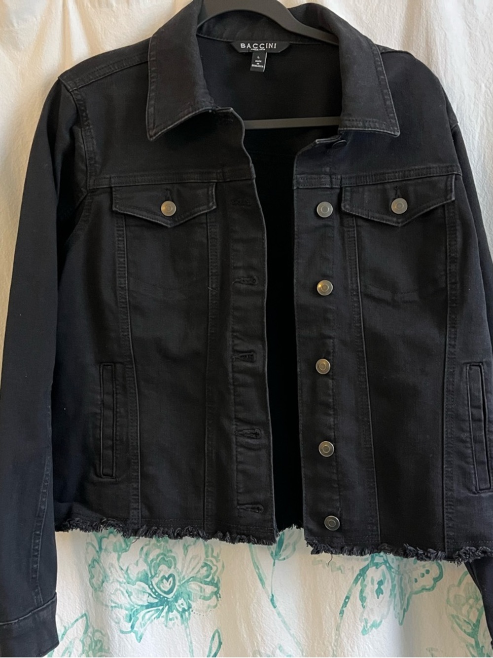 🖤 **Baccini Black Frayed-Hem Denim Jacket – Edgy Classic Staple like new** 🖤